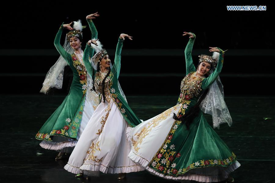 Chinese dancers perform during a folk dance show of the Shanghai Cooperation Organization (SCO) art festival held in Beijing, capital of China, June 1, 2018. (Xinhua/Shen Bohan)