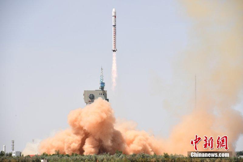 China launched a new Earth observation satellite, Gaofen-6, which will be mainly used in agricultural resources research and disaster monitoring, June 2, 2018. (Photo/China News Service)
The Gaofen-6 was launched on a Long March-2D rocket at 12:13 p.m. Beijing Time from the Jiuquan Satellite Launch Center in northwest China. A scientific experiment satellite named Luojia-1 was sent into space at the same time.