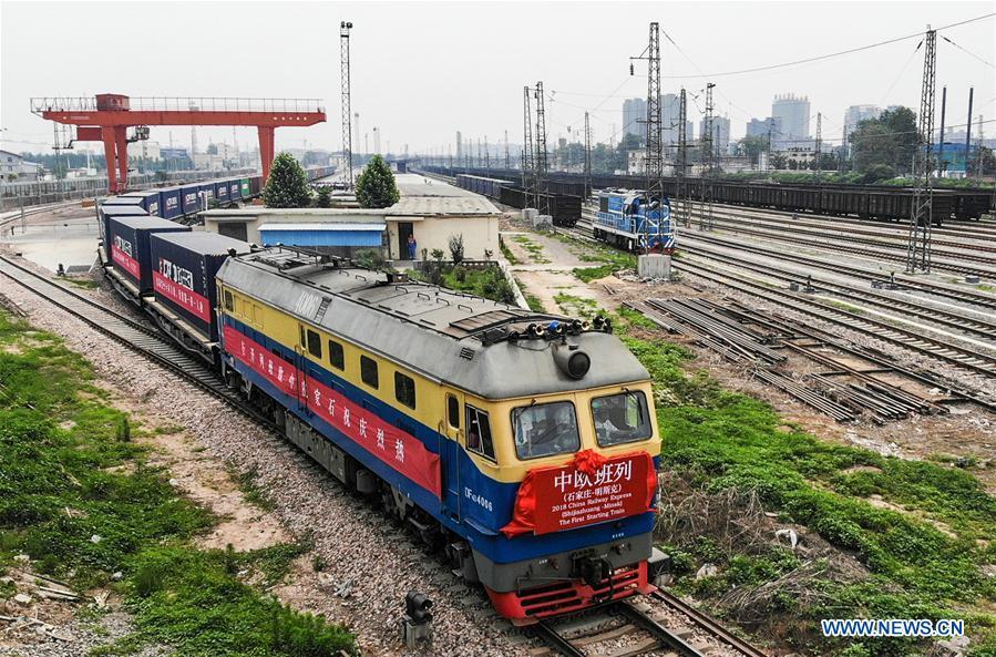Photo taken on June 2, 2018 shows a China Railway (CR) Express cargo train leaving for Minsk from Shijiazhuang, north China\'s Hebei Province. The first China-Europe CR Express cargo train from Shijiazhuang to Minsk left on Saturday. (Xinhua/Liu Peiran)