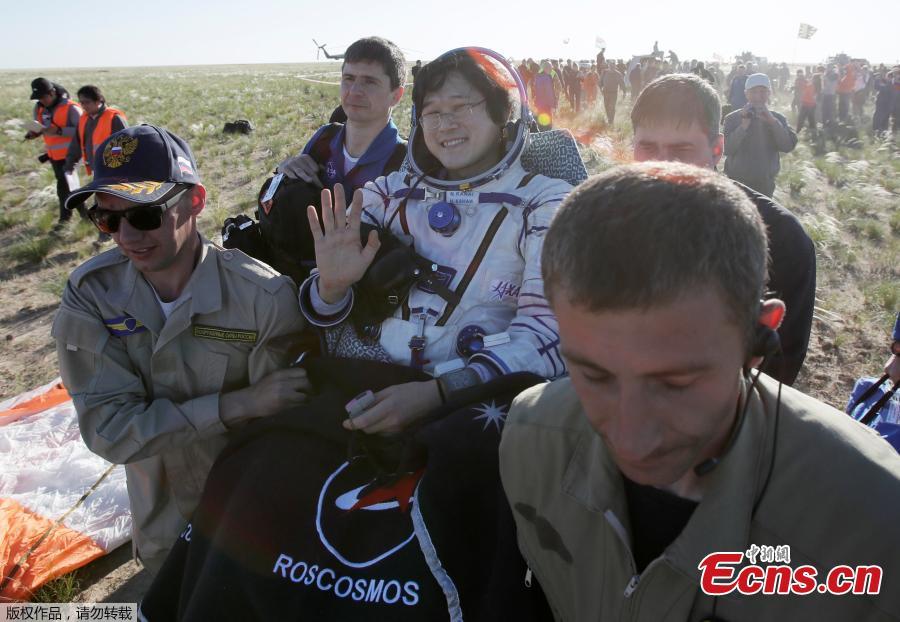 Ground personnel carry International Space Station crew member Norishige Kanai of Japan to get out of the Soyuz MS-07 space capsule shortly after landing in a remote area outside the town of Dzhezkazgan, Kazakhstan June 3, 2018. (Photo/Agencies)