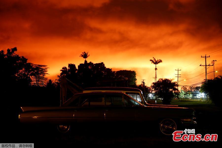 Lava lights up the sky above Pahoa during ongoing eruptions of the Kilauea Volcano in Hawaii, U.S., June 2, 2018. (Photo/Agencies)