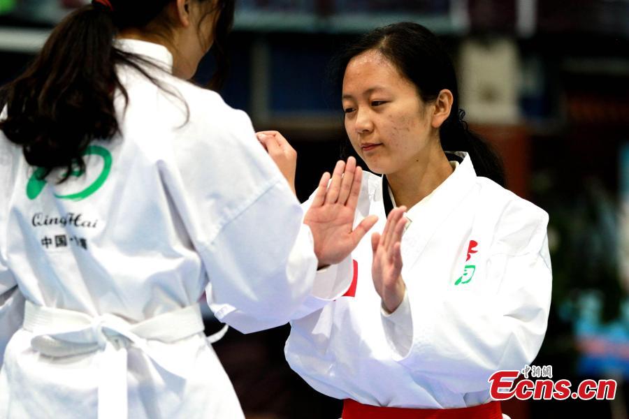 Two Tai Chi participants compete in a martial arts contest during the 17th Qinghai Province Games in Xining City, Northwest China’s Qinghai Province, June 3, 2018. (Photo: China News Service/Chen Tianfu)