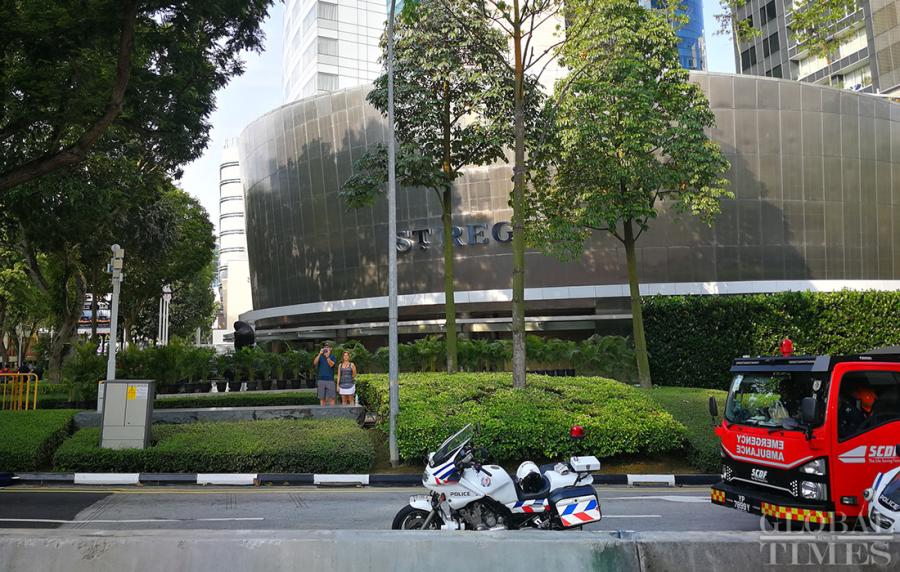 Police and emergency vehicles sit outside the St. Regis Hotel on Sunday where DPRK leader Kim Jong-un is staying. (Photo: Yang Sheng/GT)