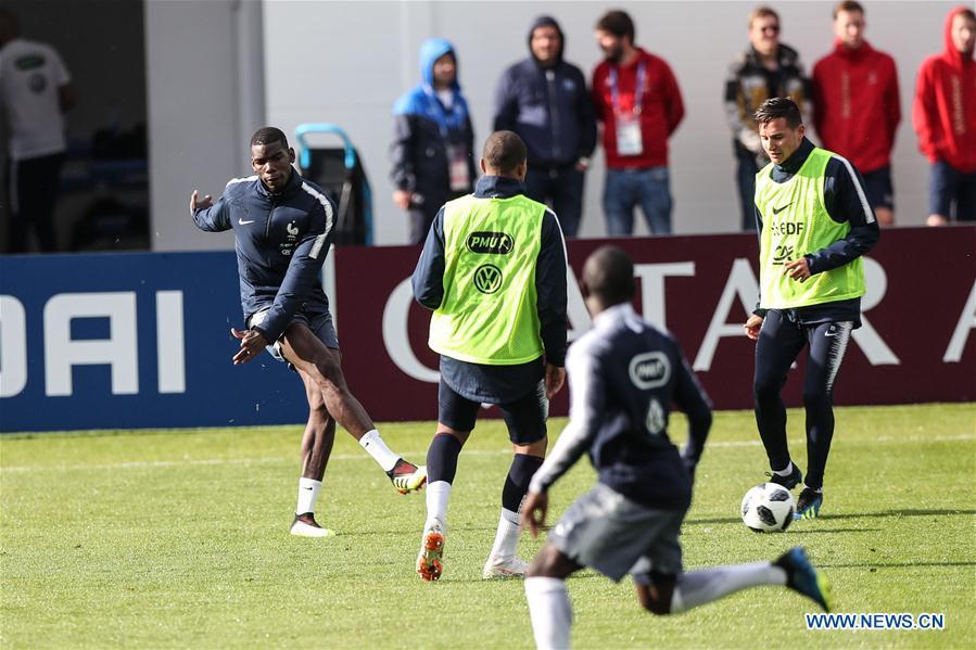 France\'s Paul Pogba (1st L) attends a training session ahead of the Russia 2018 World Cup in Moscow, Russia, June 11, 2018. (Xinhua/Wu Zhuang)