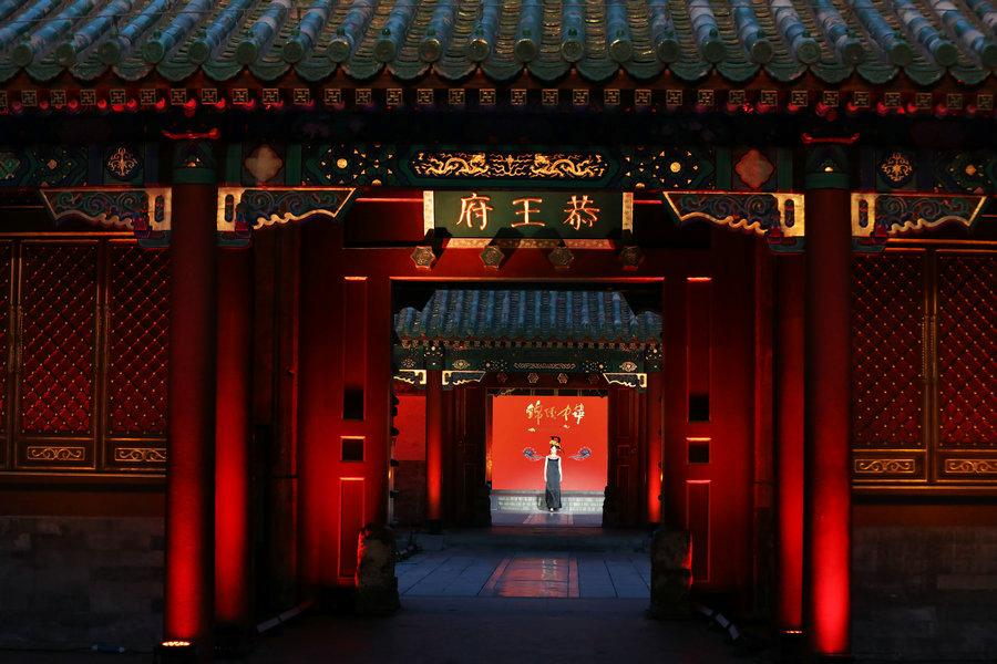 Models present designs by D.Rita at the Prince Kung\'s Mansion in Beijing, June 8, 2018. The runway is a part of \
