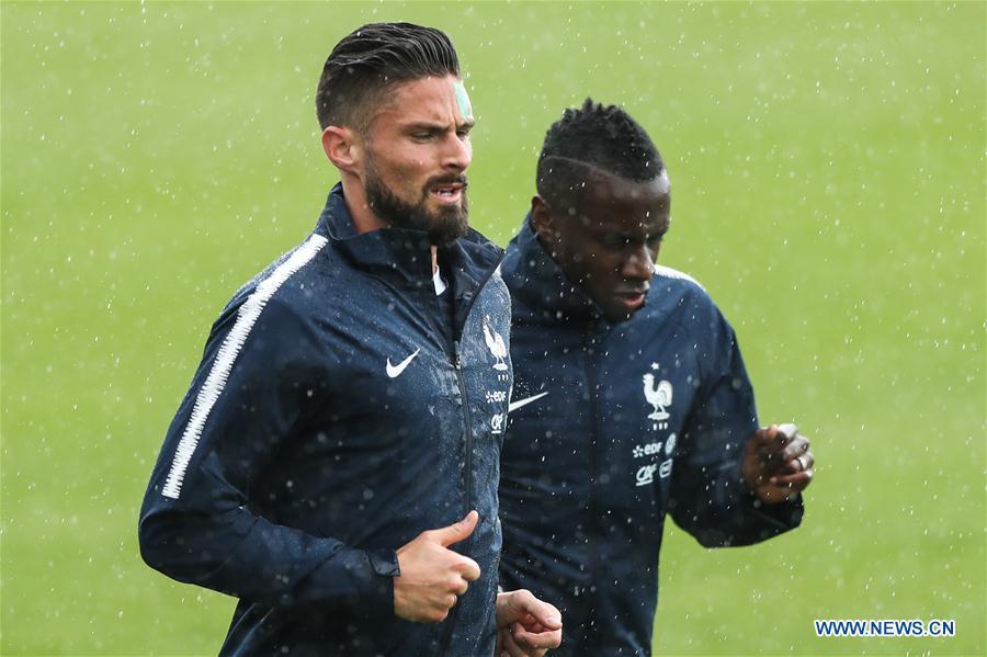 France\'s Olivier Giroud (L) attends a training session ahead of the Russia 2018 World Cup in Moscow, Russia, June 11, 2018. (Xinhua/Wu Zhuang)
