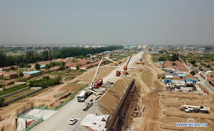 Workers work at a construction site of the Beijing-Zhangjiakou high-speed railway in Zhangjiakou, north China\'s Hebei Province, June 11, 2018. The railway, connecting China\'s capital Beijing and Zhangjiakou of north China\'s Hebei Province, is designed at a speed of 350 kilometers per hour and is expected to be put into use at the end of 2019. (Xinhua/Yang Shiyao)