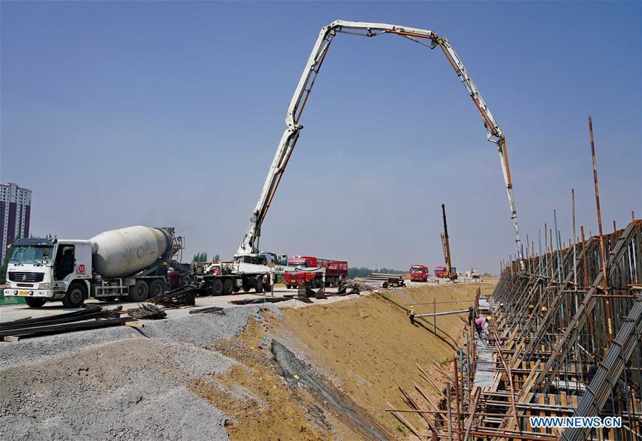 Workers work at a construction site of the Beijing-Zhangjiakou high-speed railway in Zhangjiakou, north China\'s Hebei Province, June 11, 2018. The railway, connecting China\'s capital Beijing and Zhangjiakou of north China\'s Hebei Province, is designed at a speed of 350 kilometers per hour and is expected to be put into use at the end of 2019. (Xinhua/Yang Shiyao)