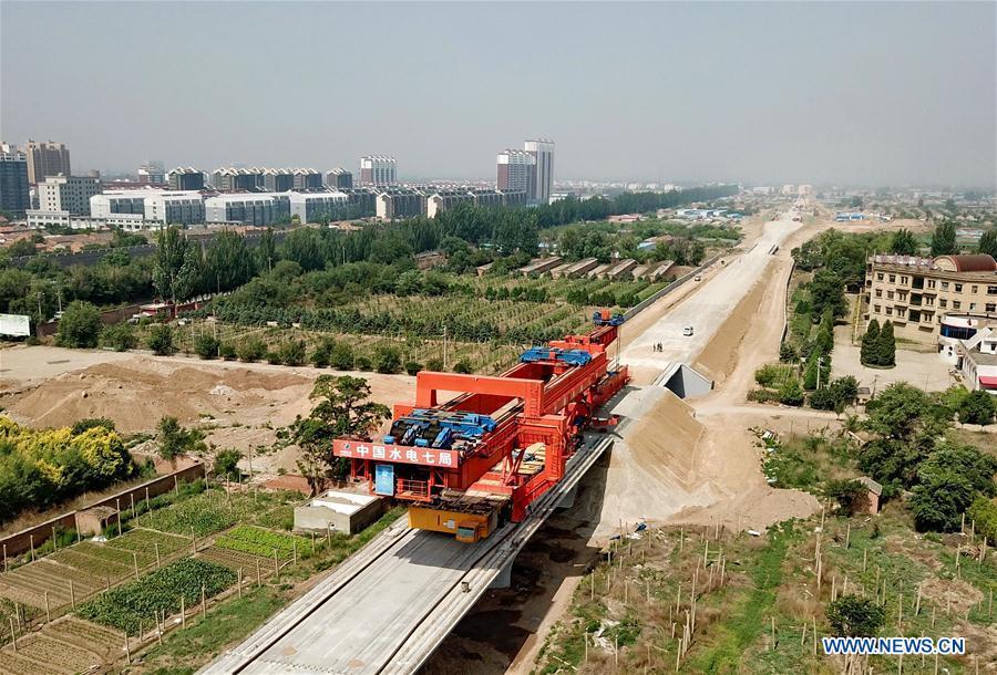 Workers work at a construction site of the Beijing-Zhangjiakou high-speed railway in Zhangjiakou, north China\'s Hebei Province, June 11, 2018. The railway, connecting China\'s capital Beijing and Zhangjiakou of north China\'s Hebei Province, is designed at a speed of 350 kilometers per hour and is expected to be put into use at the end of 2019. (Xinhua/Yang Shiyao)
