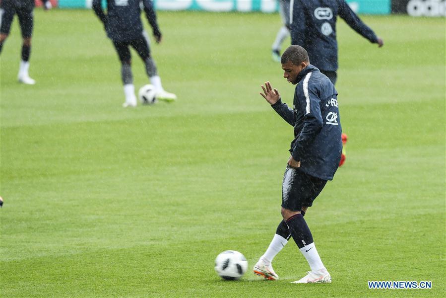 France\'s Kylian Mbappe attends a training session ahead of the Russia 2018 World Cup in Moscow, Russia, June 11, 2018. (Xinhua/Wu Zhuang)