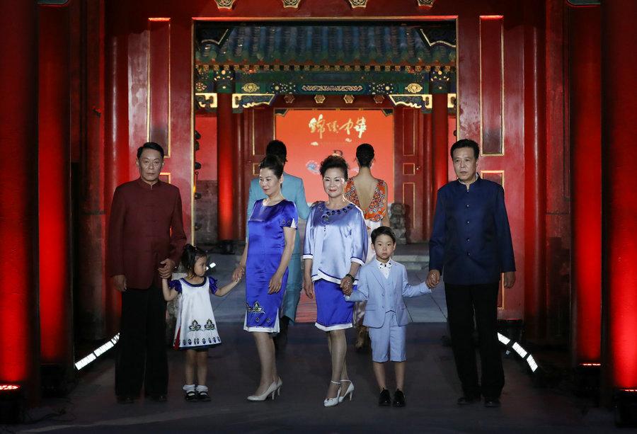 Models present designs by D.Rita at the Prince Kung\'s Mansion in Beijing, June 8, 2018. The runway is a part of \