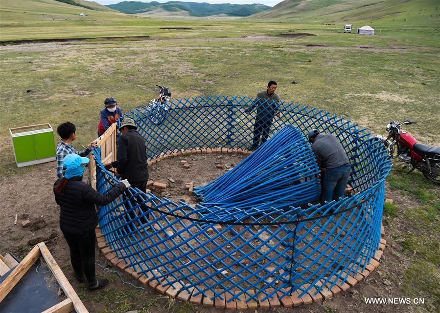Erden sets up a yurt at the summer pasture at the Ar Horqin Banner in Chifeng City, north China\'s Inner Mongolia Autonomous Region, June 5, 2018. June 5 was the day for Erden\'s family to move their cattle to a summer pasture, about 40 kilometers away from their family. It is a tradition for nomadic herdsmen spending their lives following the water and pasture. The transfer provides cattle and sheep abundant food and enables the grassland to renew itself. Erden and his sister drive their trucks loaded with living households and lead over 80 cattle towards the summer pasture. After 12 hours\' arduous journey, they arrived at their destination and prepared to set up yurt. They will stay here for a whole summer and return to their family in September. (Xinhua/Peng Yuan)