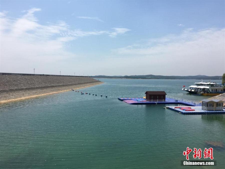 A view of the Weishui Reservoir in Songzi City, Central China’s Hubei Province. The S-shaped reservoir dam is 8,968 meters long and said to be the longest earth-filled man-made dam in Asia. The reservoir contains hundreds of islands, making it a top tourist attraction, and it is also home to a leading camping site. (Photo: China News Service/Zhou Xingliang)