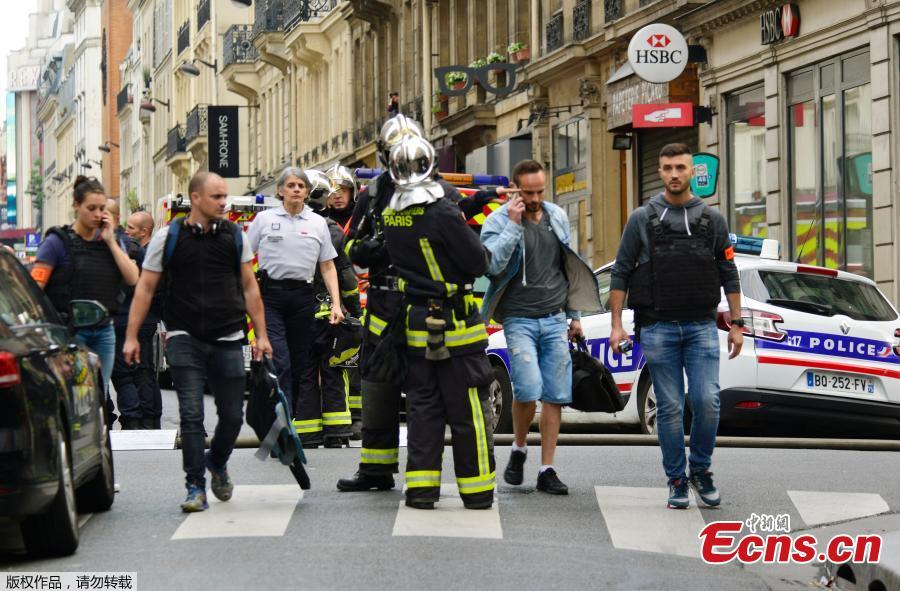 Photo taken on June 12, 2018 shows French police and firemen secure the street as a man has taken people hostage at a business in Paris, France. Police rescued two hostages and arrested a man in central Paris after he demanded to be put in touch with the Iranian Embassy to deliver a message to the French government, authorities said. (Photo: China News Service/Long Jianwu)