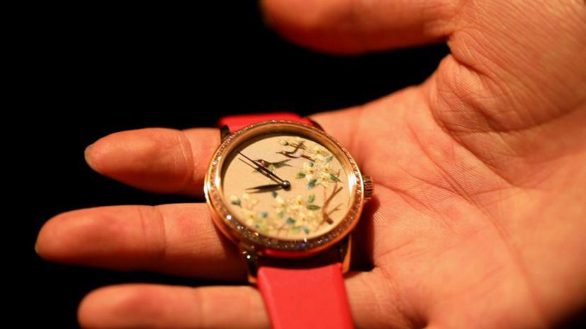 Su Embroidery (Photo/CGTN)
As one of China\'s first intangible cultural heritages, Zhang believes that Su Embroidery has a great chance to develop. Yet few young people are willing to learn embroidery, leaving many craftsmen with no successors. He says: \