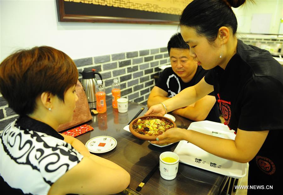 Dishes of Fushan noodle are served for customers at a restaurant in Yantai City, east China\'s Shandong Province, June 7, 2018. Fushan noodle is a traditional dish which is popular in Shandong Province. The noodle is hand pulled and cooked with various sauces and broths. The making of Fushan noodle was listed as a provincial intangible cultural heritage of Shandong in 2013. (Xinhua/Ren Pengfei)