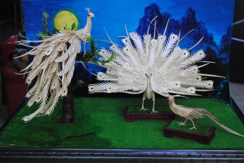 Palm leaves art created by artist Zhou Jialin. (Photo by Song Guoqing/China Daily)