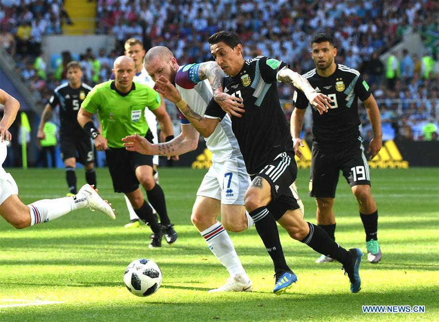 Angel Di Maria (2nd R) of Argentina vies with Aron Gunnarsson of Iceland during a group D match between Argentina and Iceland at the 2018 FIFA World Cup in Moscow, Russia, June 16, 2018. (Xinhua/Du Yu)