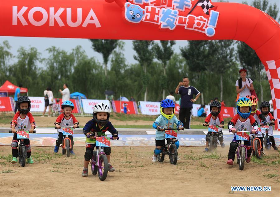 Children take part in a balance bike contest at a park in Gu\'an County, north China\'s Hebei Province, June 16, 2018. More than 300 children from Beijing, Tianjin and Hebei participated in the activity on Saturday. (Xinhua/Men Congshuo)