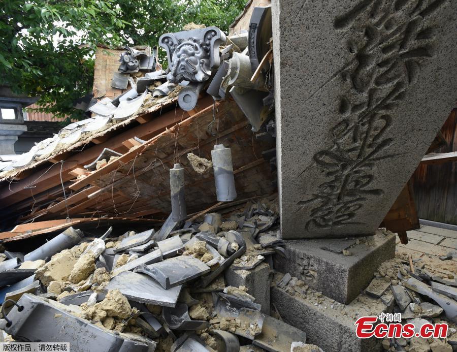 This picture shows a collapsed house following an earthquake in Ibaraki City, north of Osaka prefecture, June 18, 2018. A magnitude 6.1 earthquake shook Osaka, Japan’s second-biggest metropolis, early on Monday, killing three people, halting factory lines in an industrial area and bursting water mains, government and company officials said. (Photo/Agencies)