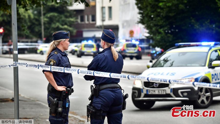 Police stand next to a cordon in central Malmo, southern Sweden, Monday, June 18, 2018. Swedish police said Tuesday that a shooting in the southern city of Malmo has resulted in the death of two people who sustained critical injures during the incident. The drive-by shooting occurred Monday night and all the five injured during the incident were sent to hospital, with one of them having succumbed to his wounds soon afterwards.(Photo/Agencies)