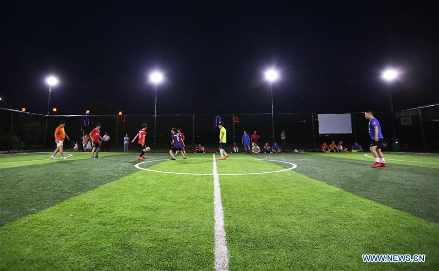 Football fans compete on a field in Wuzhi County of Jiaozuo City, central China\'s Henan Province, June 19, 2018. People enjoyed the fun of playing football as the 2018 FIFA World Cup goes on in Russia. (Xinhua/Feng Xiaomin)