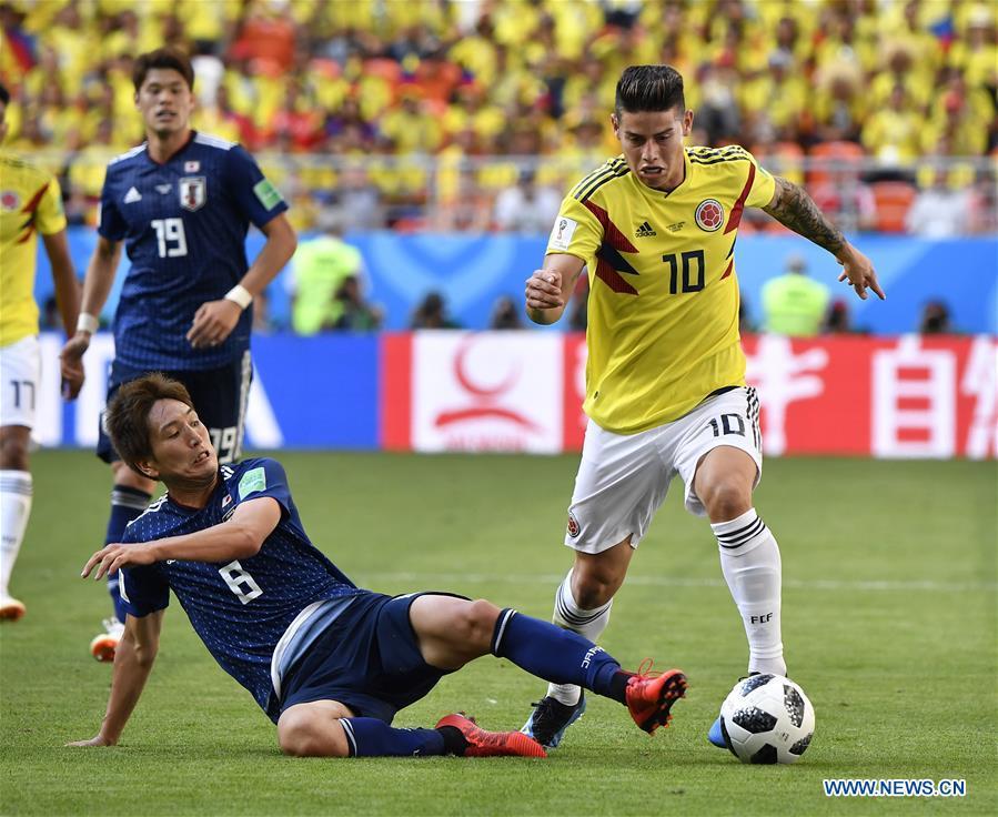 James Rodriguez (R) of Colombia vies with Genki Haraguchi (bottom) of Japan during a Group H match between Colombia and Japan at the 2018 FIFA World Cup in Saransk, Russia, June 19, 2018. Japan won 2-1. (Xinhua/He Canling)