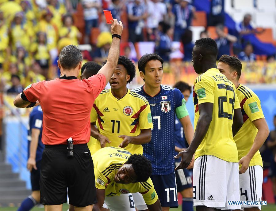 The referee gives a red card to Carlos Sanchez (C bottom) of Colombia during a Group H match between Colombia and Japan at the 2018 FIFA World Cup in Saransk, Russia, June 19, 2018. (Xinhua/He Canling)