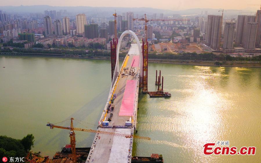 The main structure of the Baisha Bridge in Liuzhou City, South China’s Guangxi Zhuang Autonomous Region, is complete. It’s the world’s largest asymmetrical cable-stayed bridge, with the highest point of the main tower at 106 meters. (Photo/IC)
