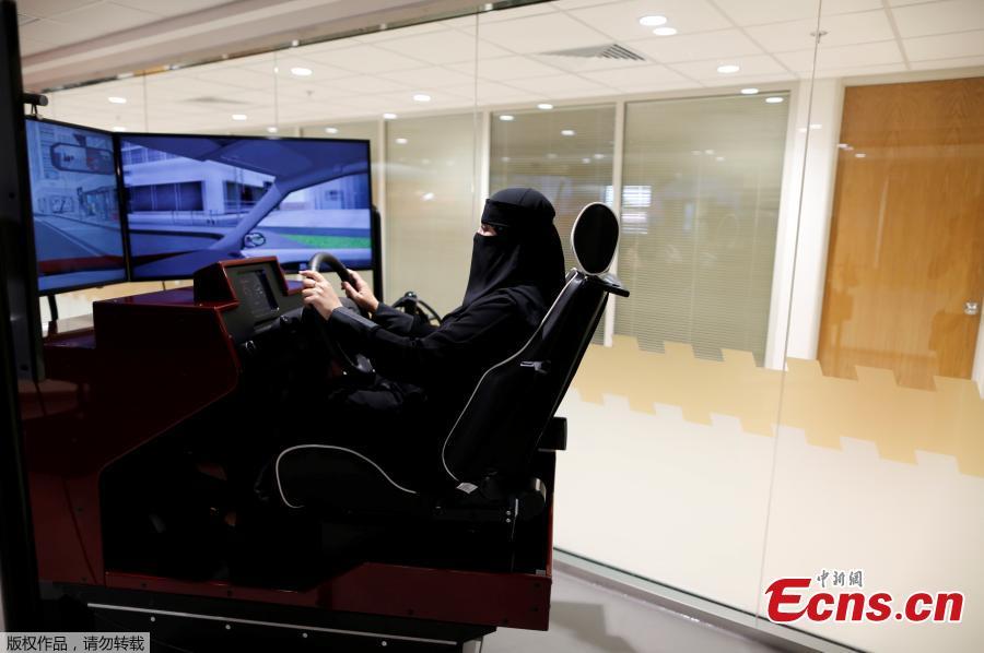 Trainee Amira Abdulgader practices with a screen in front of her during a driving lesson at Saudi Aramco Driving Center in Dhahran, Saudi Arabia, June 6, 2018. (Photo/Agencies)