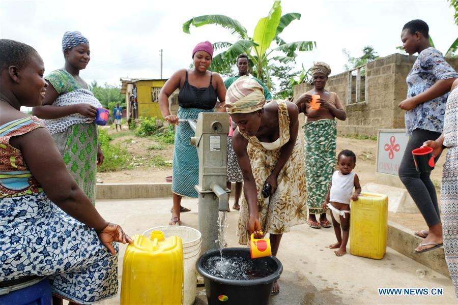 Women fetch water from a borehole in Agyakwa Village, Eastern Region, Ghana, on June 18, 2018. The government of China is providing 1,000 boreholes for hundreds of rural communities in six out of the ten regions of Ghana to bring clean water to the people. (Xinhua/Zhao Shuting)