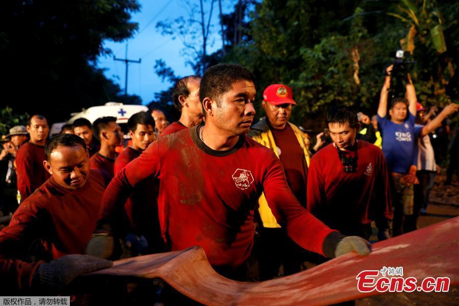 Rescue workers work near the Tham Luang caves during a search for members of an under-16 soccer team and their coach, in the northern province of Chiang Rai, Thailand, June 27, 2018. Twelve boys, aged 11 to 16, and their 25-year-old coach, were trapped on Saturday after heavy rain flooded the cave complex in a forest park in the northern province of Chiang Rai. (Photo/Agencies)