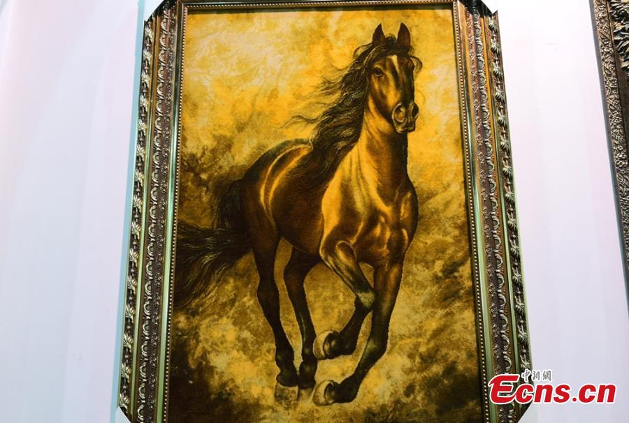 A colorful tapestry is on show in Linxia Hui Autonomous Prefecture, Northwest China\'s Gansu Province. Linxia has a history of nearly 1,000 years making tapestries depicting a broad range of topics, from galloping horses to beautiful landscapes. Usually a tapestry involves dozens of procedures and prices can be as high as 100,000 yuan ($15,000). They also sell well in other counties including the United States, Japan and Germany. (Photo: China News Service/Liu Yutao)