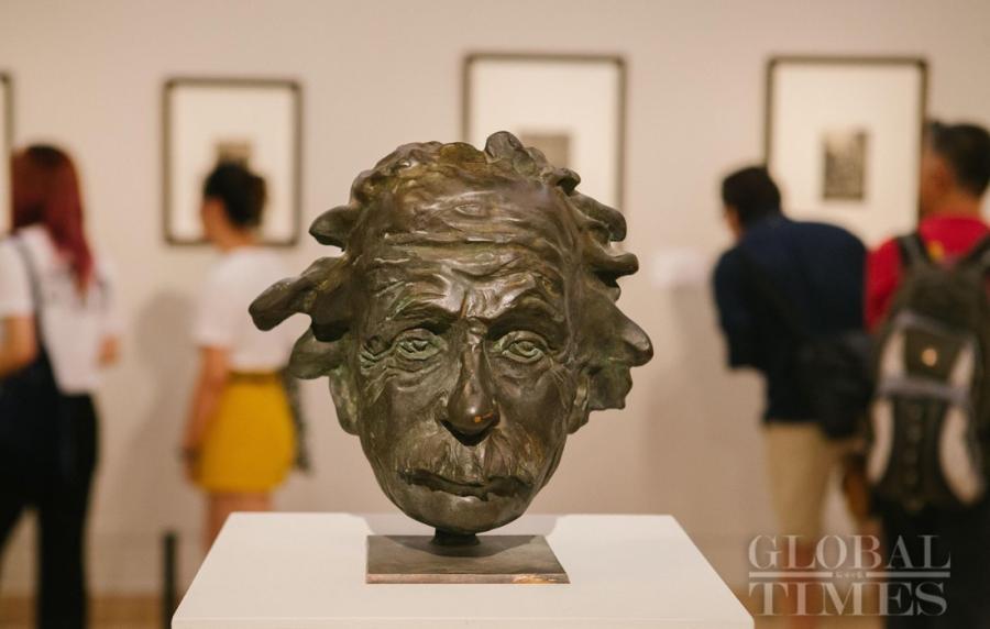 The Bronze sculpture \'Einstein\' by Belarusian artist Konstantin Selikhanov. (Photo: Li Hao/GT)
The International Art Collection called ‘Harmonious Co-Existence’ kicked off at the National Art Museum of China on June 27 in Beijing. Over 200 artworks of about a hundred artists, including Pablo Picasso and Kaethe Kollwitz, will be on display. The International Art Collection runs until July 8.