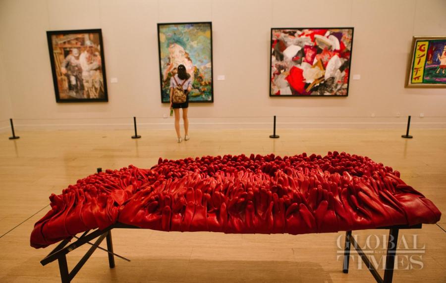 The sculpture ‘Big Secret’ made from rubber and iron by Austrian artist Fiona Bay. (Photo: Li Hao/GT)