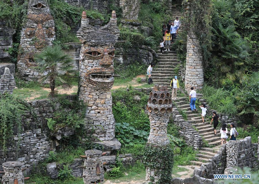 Tourists visit Song Peilun\'s stone castle \