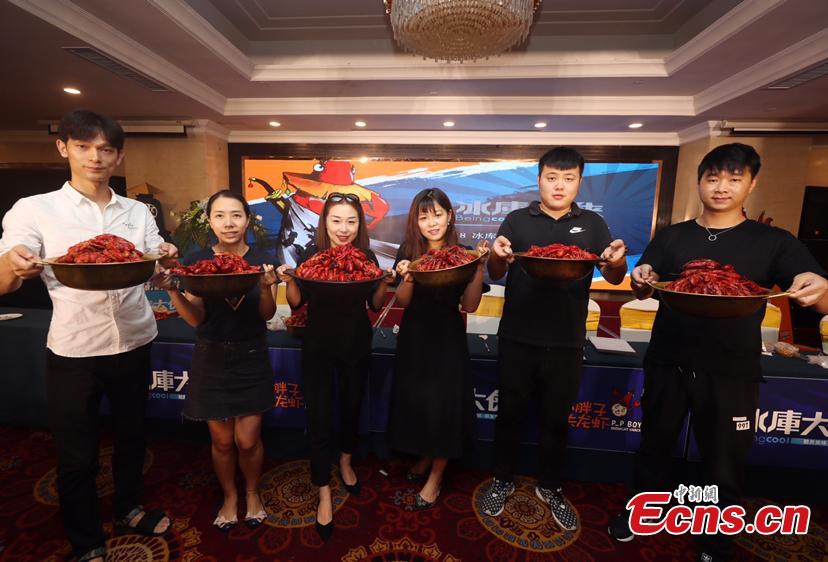 Participants compete in a recruitment fair to select crayfish tasters in Nanjing City, East China’s Jiangsu Province, July 1, 2018. The newly created position - crayfish taster - will have an annual salary of 500,000 yuan ($75,000). Crayfish is a popular dish in China. (Photo: China News Service/Li Ke)