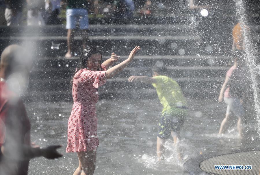 People cool themselves at a fountain at Washington Square Park in New York City, the United States, on July 2, 2018. The highest temperature reached 35 degrees Celsius in New York City on Monday as a result of a prolonged heat wave. (Xinhua/Wang Ying)