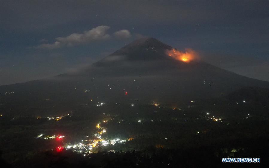 Photo taken on July 2, 2018 shows the erupting Mount Agung at Lempuyangan Village in Karangasem, Bali of Indonesia. The Mount Agung volcano erupted on Monday evening, hurling lava down its slopes.(Xinhua/Monstar Simanjuntak)