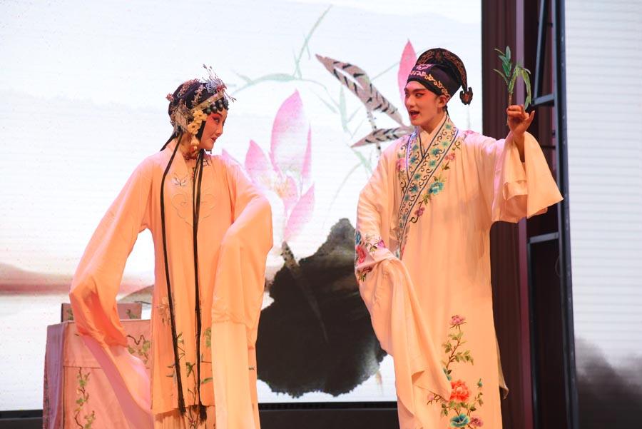 Artists perform The Peony Pavilion: The Dream in the Garden to show the magic of Kunqu Opera to audiences. (Photo/chinadaily.com.cn)