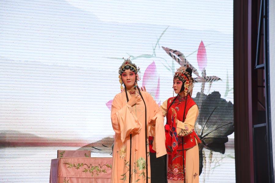 Artists perform The Peony Pavilion: The Dream in the Garden to show the magic of Kunqu Opera to audiences. (Photo/chinadaily.com.cn)
Regarded as the \