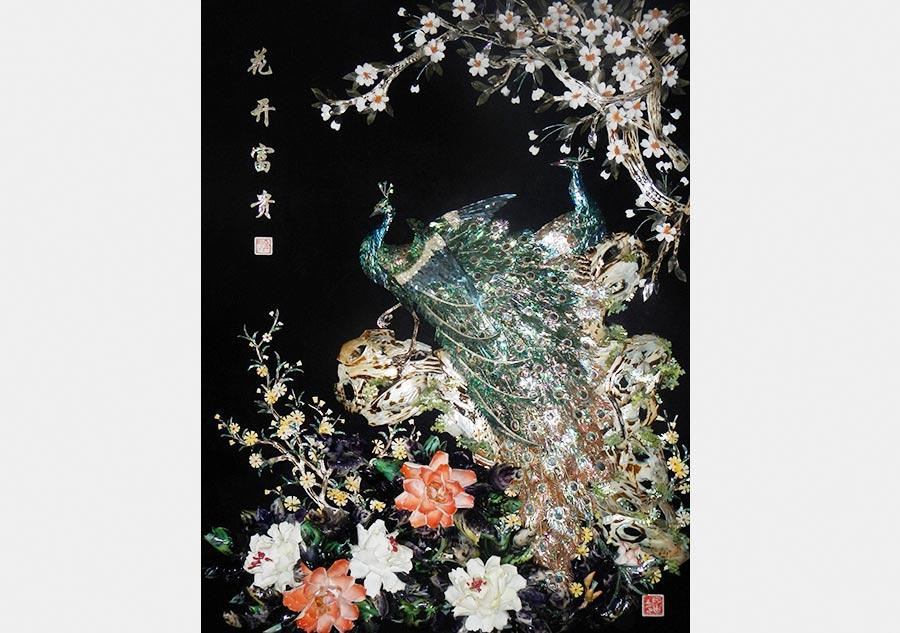 These outstanding shell carving works were made by Jin Ashan in Dalian, Northeast China\'s Liaoning Province. Jin has been engaged in shell carving for 55 years. He is a master of Chinese arts and crafts. (Photo/China Daily)