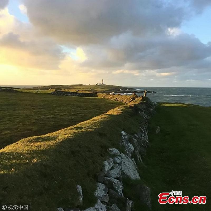 Two new wardens are needed to manage Bardsey Island in north Wales and maintain its 10 rented properties. The positions offer the warden ?16,500 and an assistant warden ?8,000 a year, with a two-bedroom home and utility bills included. Described as “incredibly challenging”, the roles also involve managing the nature reserve’s abundance of sea birds and seals. (Photo/VCG)
