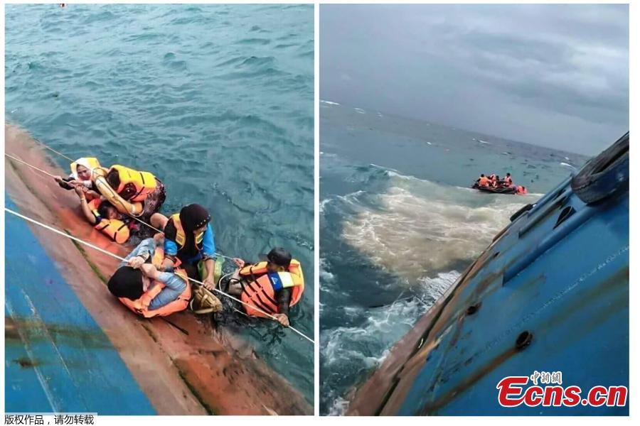 At least 34 people have been confirmed dead in a ferry sinking off the coast of Indonesia\'s South Sulawesi province on Tuesday, July 3, 2018. Images from the scene showed passengers in bright orange life vests clinging to the side of the KM Lestari Maju as it tilted sharply into the water not far from the coast of Bulukumba regency, near Selayar Island. Sutopo Purwo Nugroho, spokesman for Indonesia’s disaster management agency, said 155 people had managed to swim or be pulled to safety.(Photo/Agencies)