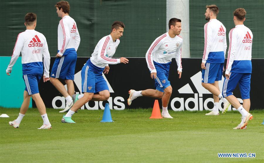Russia\'s players attend a training session in Moscow, Russia, on July 4, 2018. Russia will face Croatia in a quarter-final match of the 2018 FIFA World Cup on July 7. (Xinhua/Bai Xueqi)