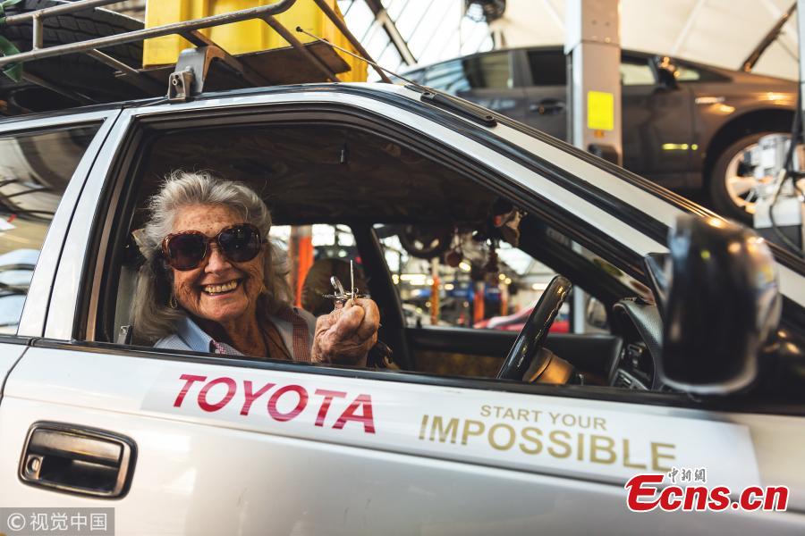 In June 2017, South Africa\'s Julia Albu, 80, departed her home in Cape Town in her 20-year old Toyota Conquest and drove it 12,000km across Africa, all the way to her daughter’s house in London. Driving her faithful Toyota Conquest, nicknamed “Tracy”, Julia had many adventures along the year-long trip and arrived in London to a hero’s welcome. (Photo/Agencies)