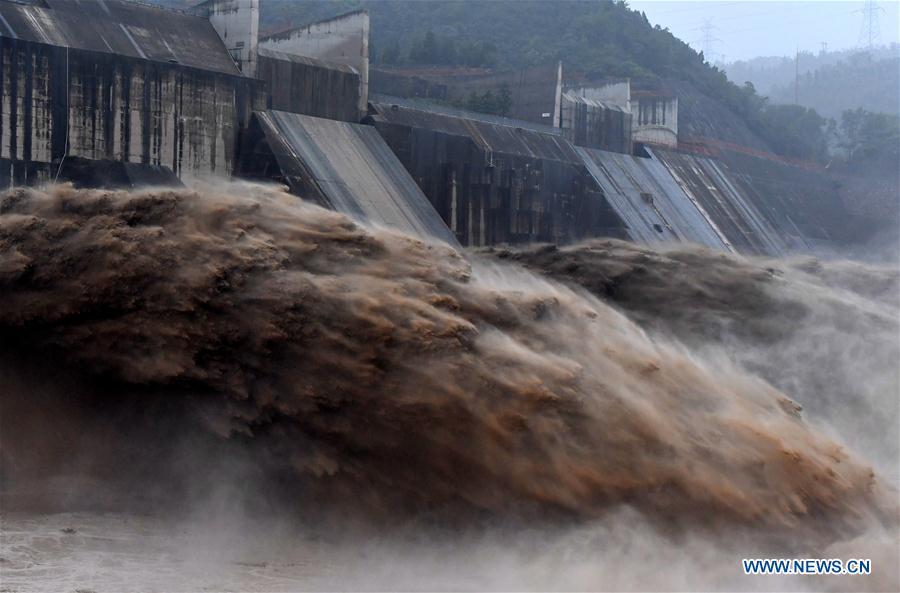 Photo taken on July 11, 2018 shows water gushing out from the Xiaolangdi Reservoir on the Yellow River in central China\'s Henan Province.(Xinhua/Li Jianan)