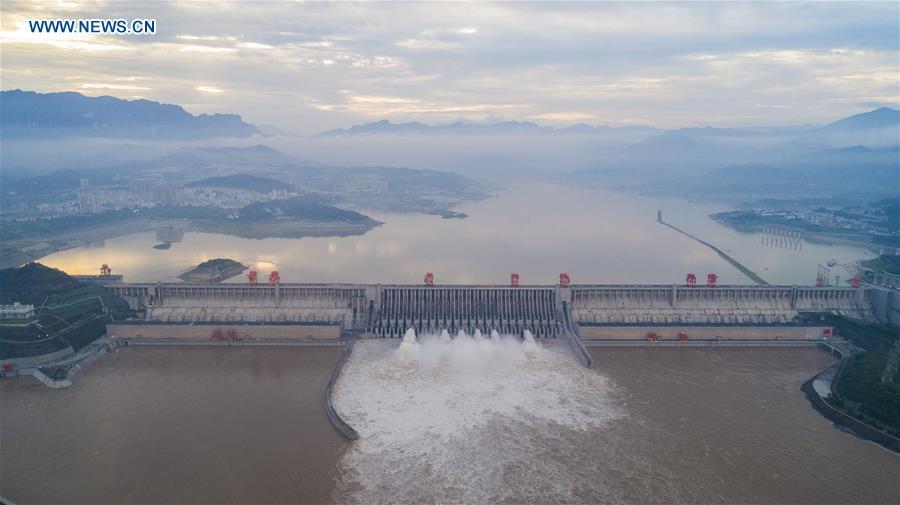 Three Gorges Reservoir increases its discharge volume in Yichang City, central China\'s Hubei Province, July 13, 2018. The second flood peak of the Yangtze River this year is forming in its upper reaches. Peak flow at the Three Gorges reservoir is expected to reach 61,000 cubic meters per second on Saturday. (Xinhua/Zheng Jiayu)