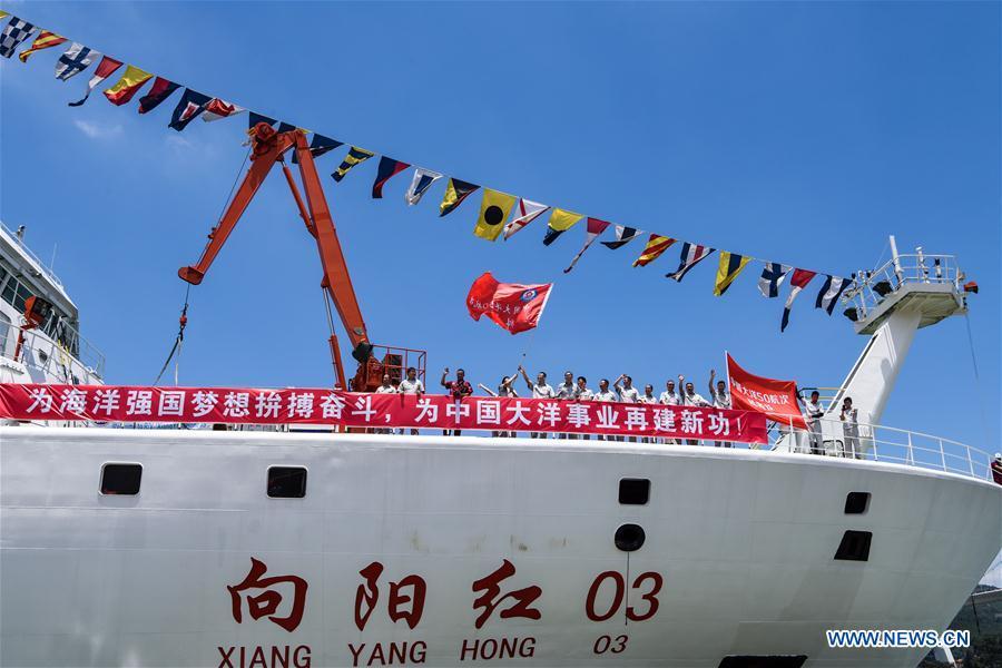 Scientists are seen off as Chinese oceanographic research ship Xiangyanghong 03 leaves Xiamen, southeast China\'s Fujian Province, July 14, 2018. Chinese oceanographic research ship Xiangyanghong 03 departed for the country\'s 50th ocean research expedition Saturday in the western and eastern Pacific Ocean. The ship left Xiamen with 160 personnel on board for a 150-day mission over 15,000 nautical miles. (Xinhua)