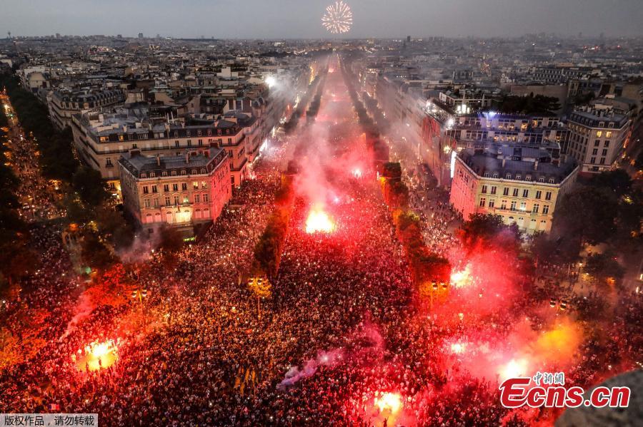 France fans celebrate on the Champs-Elysees avenue after France win the World Cup final, July 15, 2018. (Photo/Agencies)